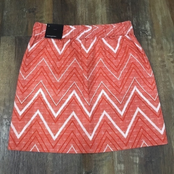 BANANA Republic Chevron Print Skirt Size 4 - Picture 2 of 4